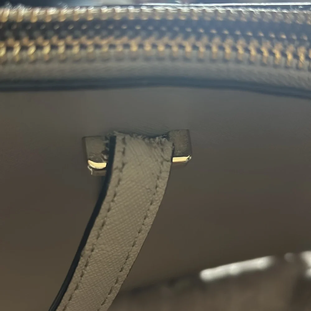 Kate Spade purse. This is a purse that can be rehabbed. - Picture 9 of 16
